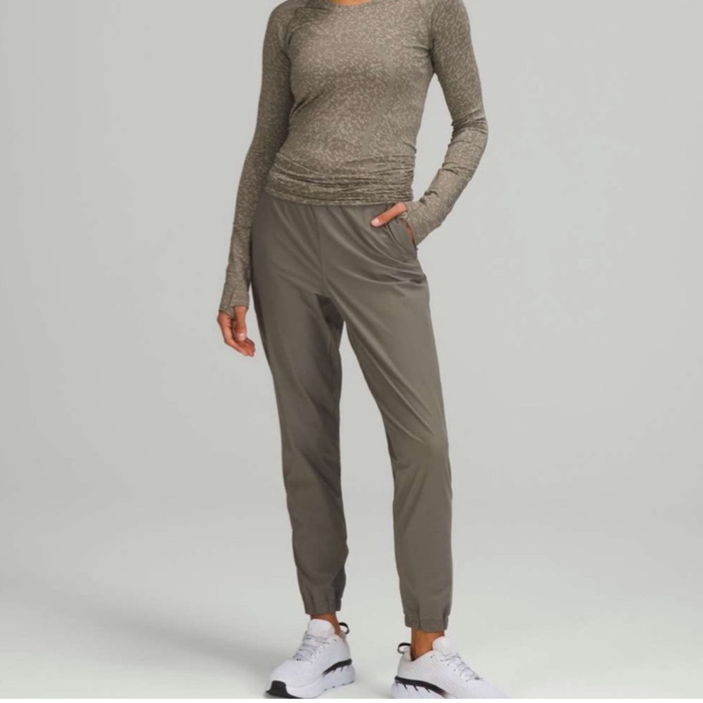Lululemon Adapted State 28’ high rise jogger Size 8